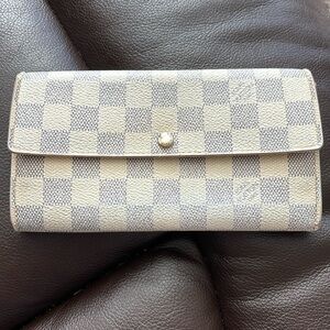 LV Wallet, some rubbing on seams on both bottom sides.  Clasp & zipper work well